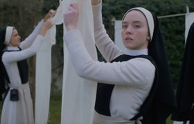 修道女が血にまみれる