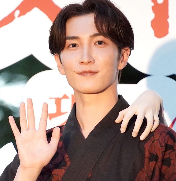 Snow Man渡辺翔太、浴衣姿でサプライズ登場！空に虹がかかり、「映画がヒットする予感がします」と興奮