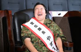 やす子、ティラノに大興奮！