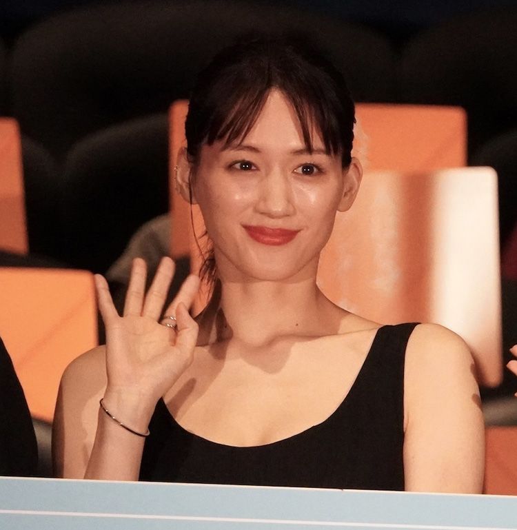 綾瀬はるか、「ラブレターのように残る作品に」涙の客席に届けた願い『人はなぜラブレターを書くのか』初日舞台挨拶