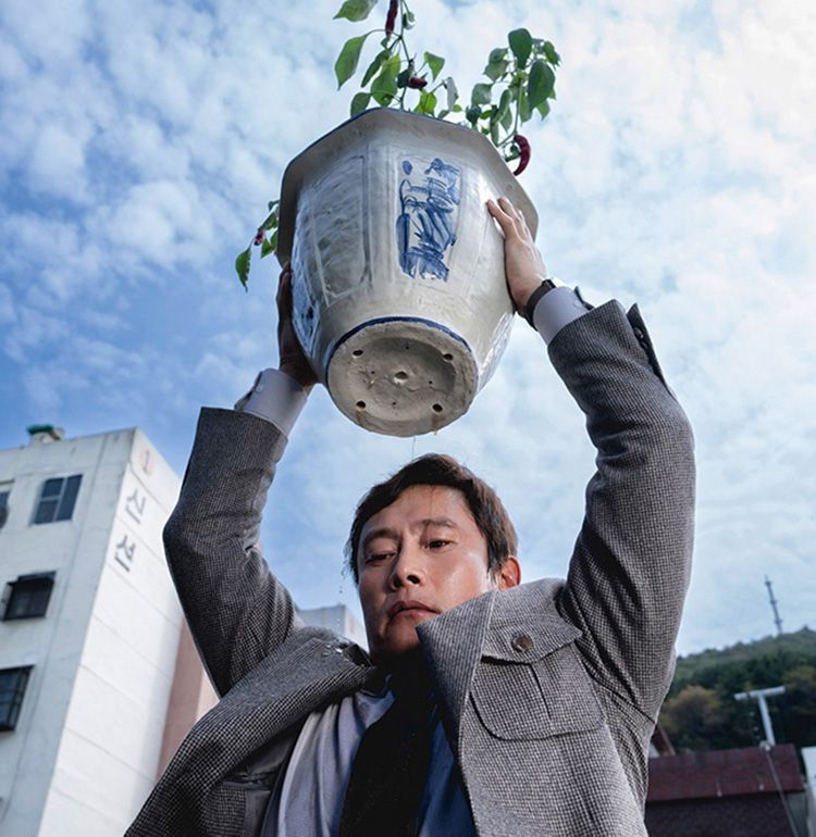 イ・ビョンホン主演『しあわせな選択』がやっぱり本命？第62回百想芸術大賞の動向をチェック