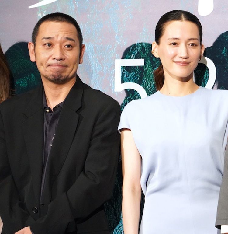 『箱の中の羊』で夫婦を演じた綾瀬はるか＆大悟、映画祭に向けて予行演習！レッドカーペットでは大悟の”手”に注目？