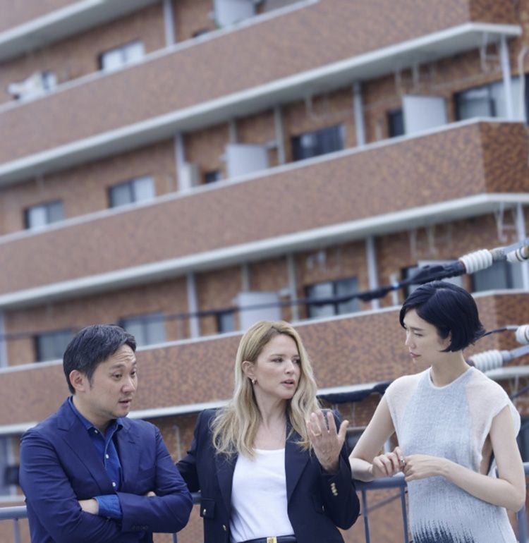 濱口竜介監督×ヴィルジニー・エフィラ×岡本多緒が分かち合う、『急に具合が悪くなる』で実践された“多言語”や“長回し”がもたらした「豊かさ」