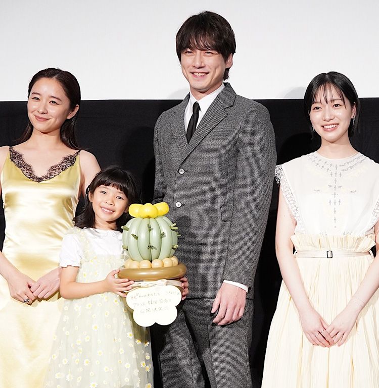 坂口健太郎「すごい！」倉⽥瑛茉がサプライズ登場＆『私はあなたを知らない、』海外公開決定を発表