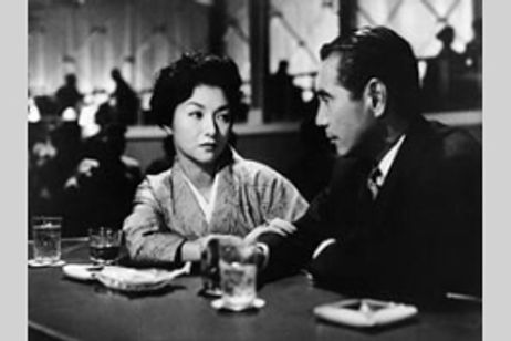 女が階段を上る時 メイン画像