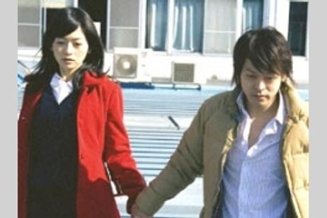 屋根の上の赤い女 メイン画像