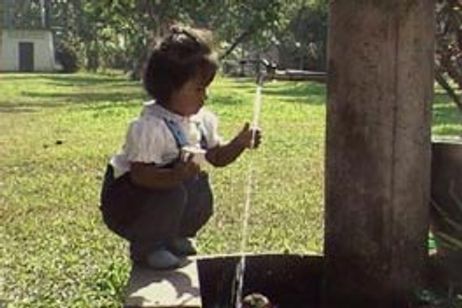 空とコムローイ タイ、コンティップ村の子どもたち メイン画像