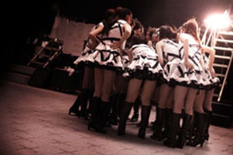 DOCUMENTARY of AKB48 Show must go on 少女たちは傷つきながら、夢を見る メイン画像