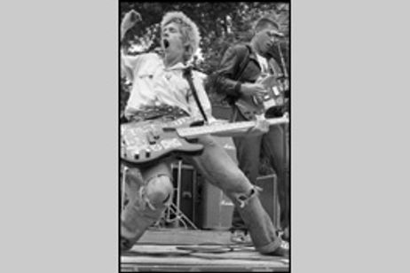 BLOODIED BUT UNBOWED メイン画像