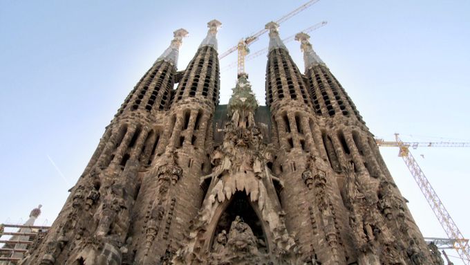 創造と神秘のサグラダ・ファミリア