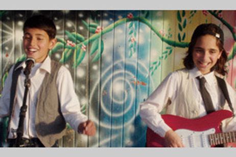 歌声にのった少年 メイン画像