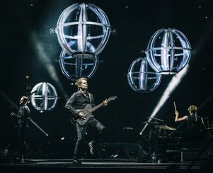 MUSE DRONES WORLD TOUR