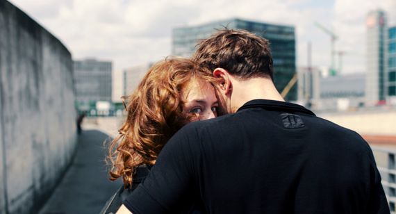 水を抱く女 メイン画像