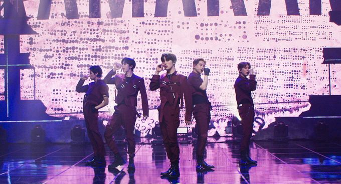 MONSTA X : THE DREAMING