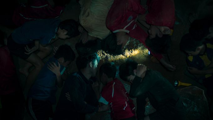 奇跡の13人: 僕らのタイ洞窟生還記