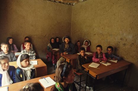 鉛筆と銃 長倉洋海の眸 メイン画像