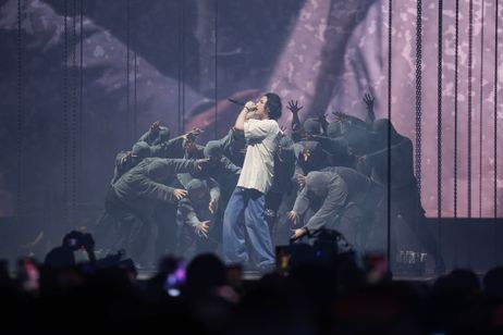 SUGA  Agust D TOUR ‘D-DAY’ THE MOVIE メイン画像