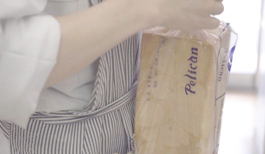 74歳のペリカンはパンを売る。 画像7