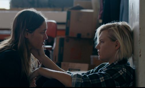 アンダー・ハー・マウス 画像2