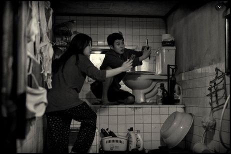 パラサイト 半地下の家族 モノクロVer. 画像2