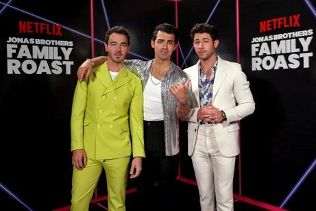 ジョナス・ブラザーズの盛大なる家族イジリ 画像4