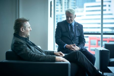 ブラックライト 画像7