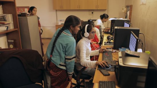 燃えあがる女性記者たち 画像6