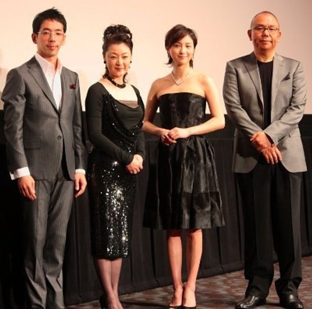 中谷美紀退場後、4人でフォトセッション