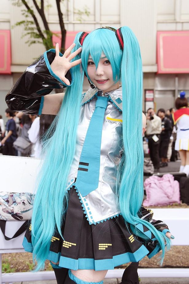 ボーカロイドの初音ミクに扮する しらゆきさん
