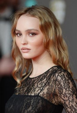 ジョニー・デップの子どもたちの外出姿が久しぶりに捉えられた