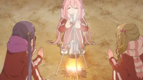 「野外活動サークル(野クル)」の3人が山梨の様々なスポットを訪れる「へやキャン△」