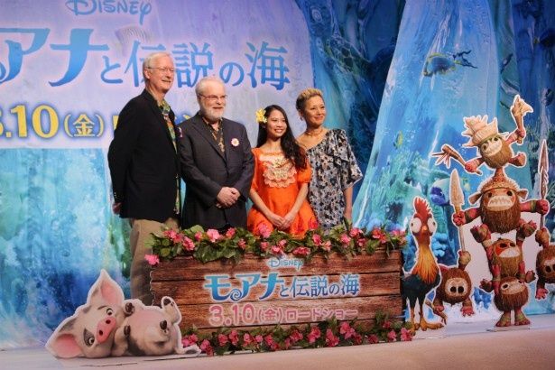 海をイメージしたステージで開催された