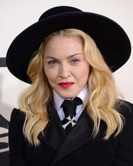 ロンドンで抗議デモに参加するも無防備すぎる？