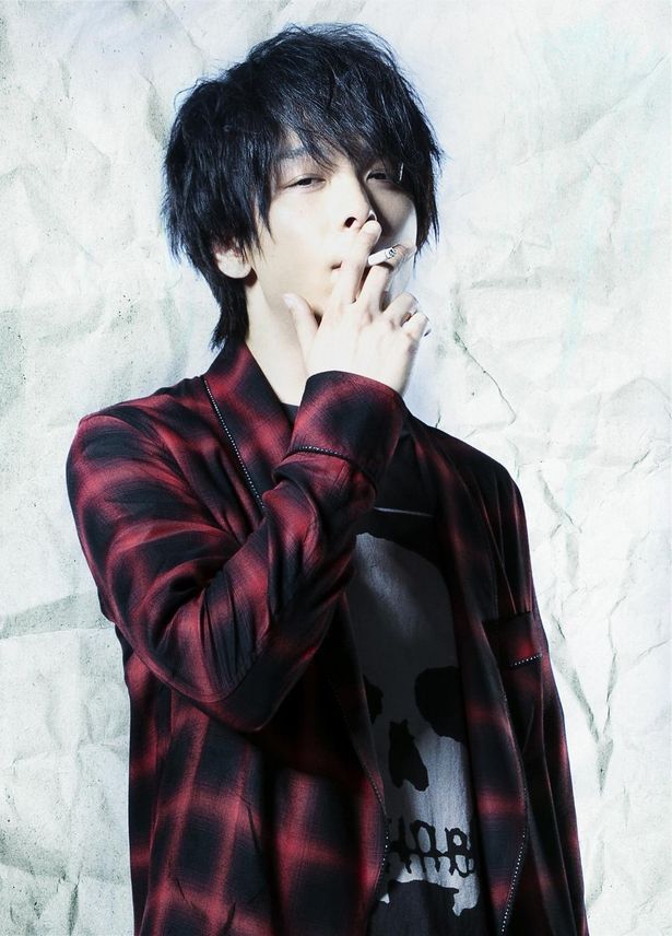 【写真を見る】タバコをふかす“月曜日”の中村倫也も…キャラクタービジュアルを見比べてみて！