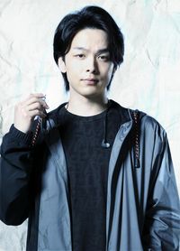 中村倫也が主演作『水曜日が消えた』で“七変化”！ファッションも