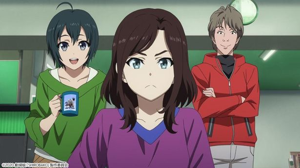 湯浅かえでが演じる、劇場版で初登場した奥戸真衣(中央)