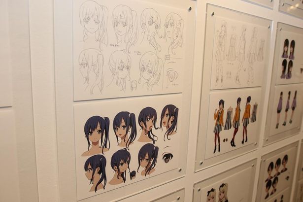 キャラクターの様々な表情やポーズ、衣装などが細かく指示されている