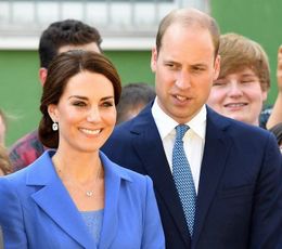 それぞれの父親との2ショットを投稿