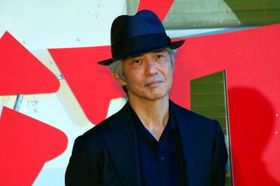 『銃2020』の完成発表記者会見に登壇した佐藤浩市