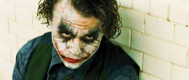 ヒース・レジャーの演技は絶賛されるも、2008年に急性薬物中毒で死亡してしまう(『ダークナイト』)