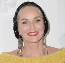 62歳にして圧巻の美貌を保つシャロン・ストーン