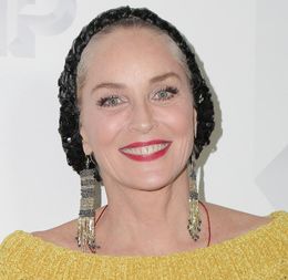 62歳にして圧巻の美貌を保つシャロン・ストーン