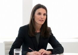 コロナ自粛下では地味ファッションを徹底してきたが…