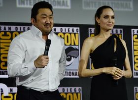 2019年のシネマコンに登場したマ・ドンソク。マーベルの新作『エターナルズ』で共演するアンジェリーナ・ジョリーと