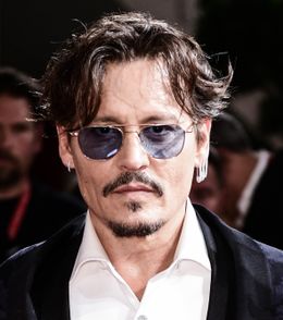 ジョニー・デップの息子が家族とバカンスへ