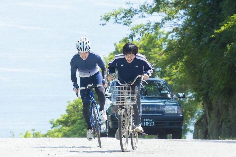 キンプリ永瀬廉vs伊藤健太郎！『弱虫ペダル』自転車レース対決シーンが公開