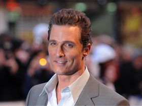 ビーチでの写真でウエストに注目集まる？