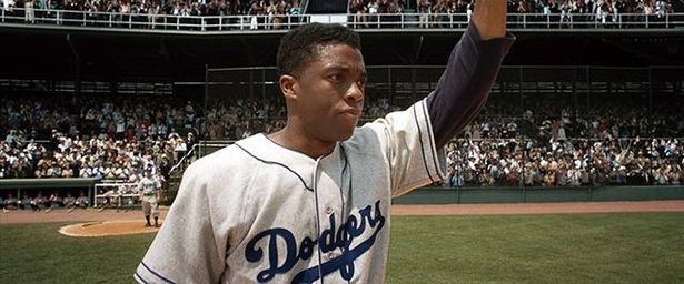 『ブラックパンサー』(18)のチャドウィック・ボーズマンが黒人初のメジャー・リーガーを演じた『42～世界を変えた男～』