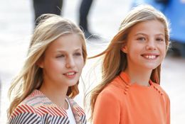 スペインの王女姉妹が新しいヘアスタイルで公務に登場