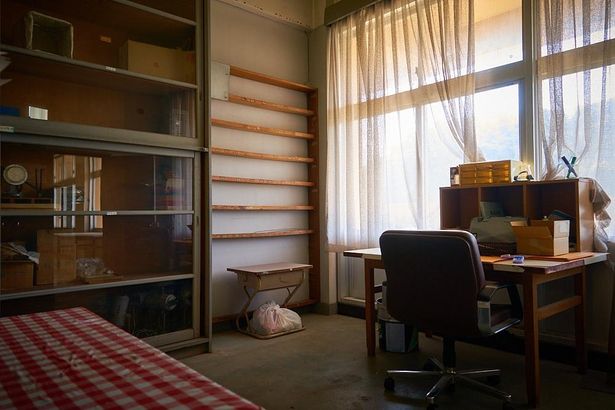 この右手に扉が作られ、その奥はセット撮影となった